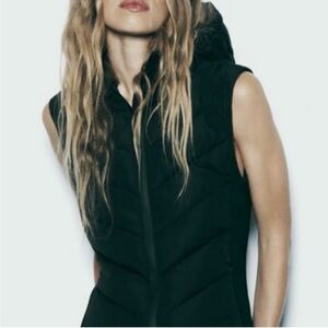 Zara Black Sleeveless Puffer Jacket